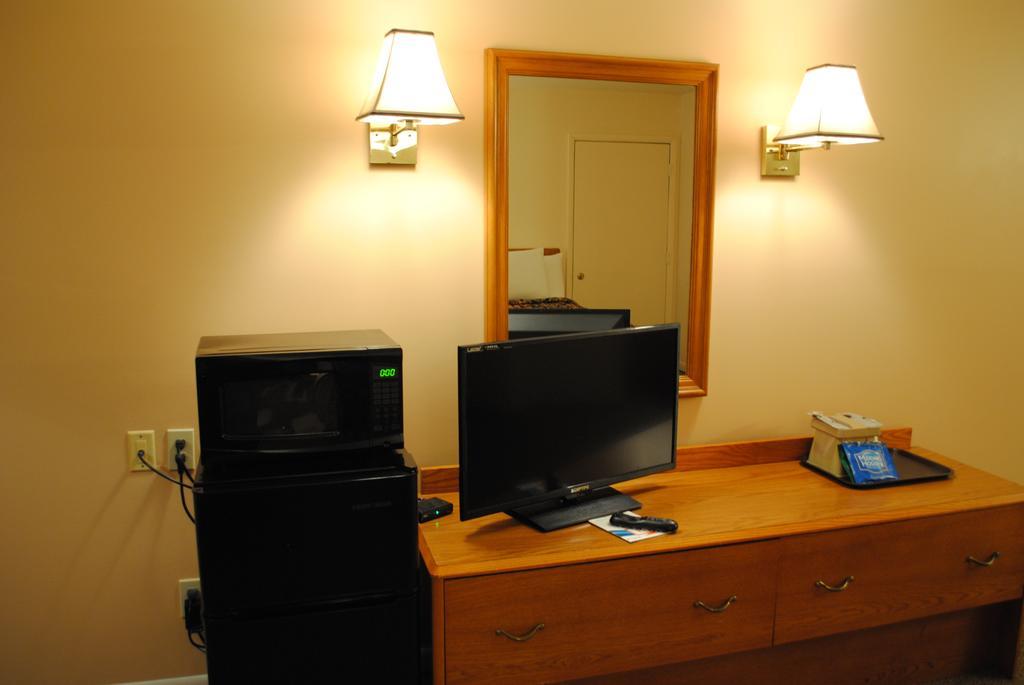 Camp Inn Lodge Oscoda Habitación foto